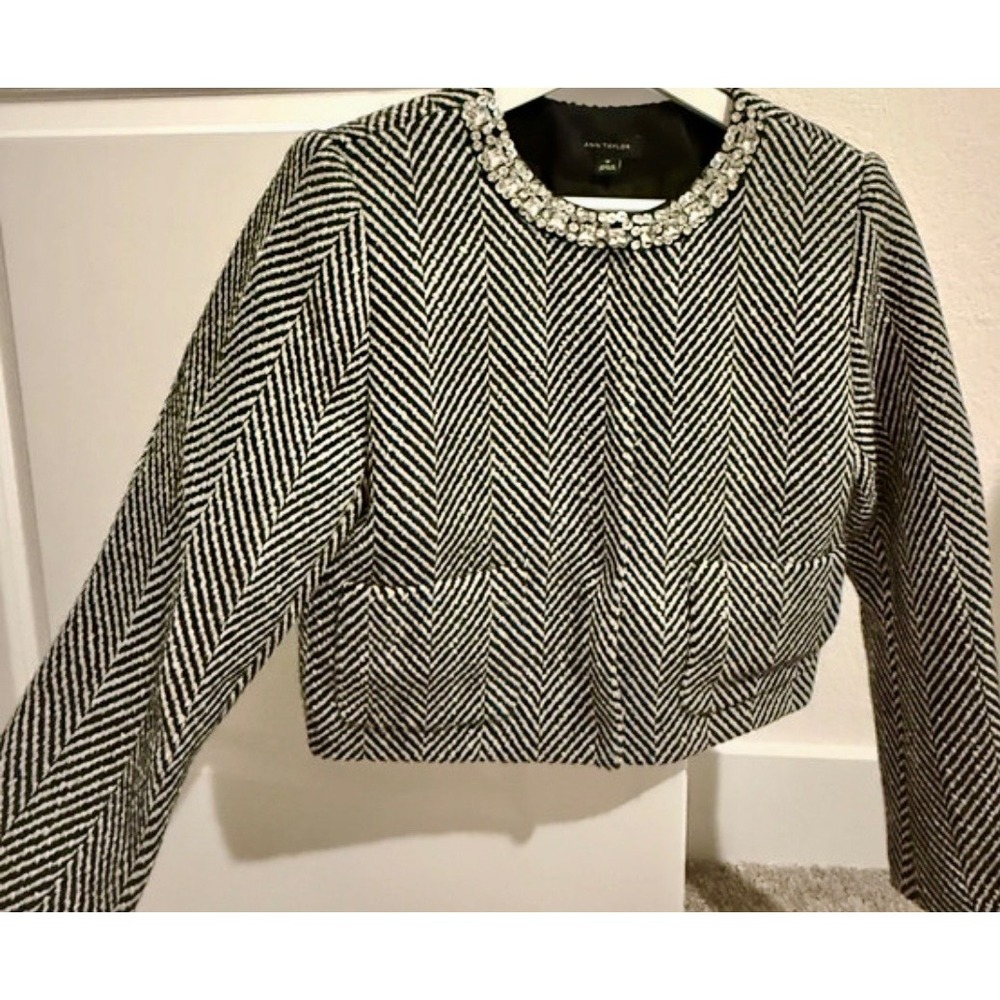 Ann Taylor Herringbone Tweed Cropped Jacket Rhinestone Neck 2P Black White